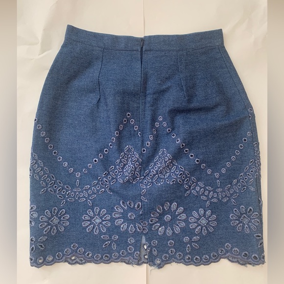 Lorena Conti Paris. 99% Cotton 1% Lycra. Denim material. Intricate design. - Picture 1 of 4